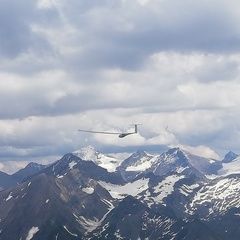Flugwegposition um 12:32:57: Aufgenommen in der Nähe von Gemeinde Uttendorf, Österreich in 2717 Meter